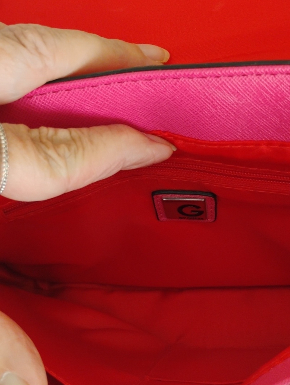 Guess Bags - Picture 13 of 15